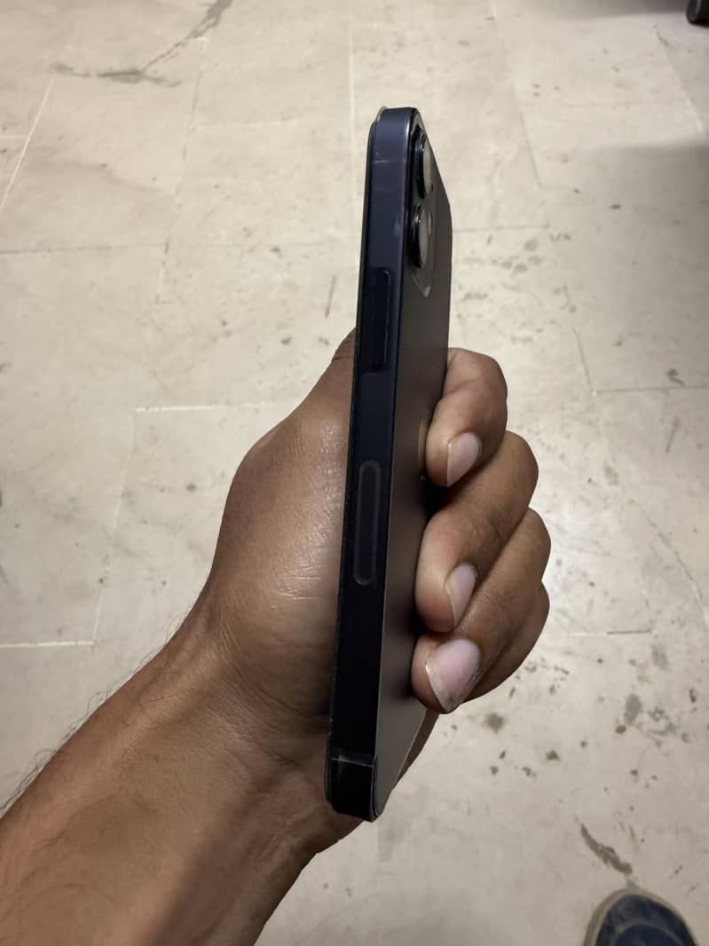 iPhone 12  mini 3