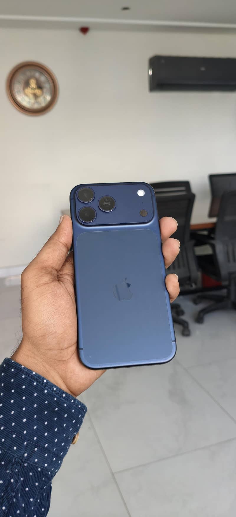 Apple iPhone 17 Pro Max 0