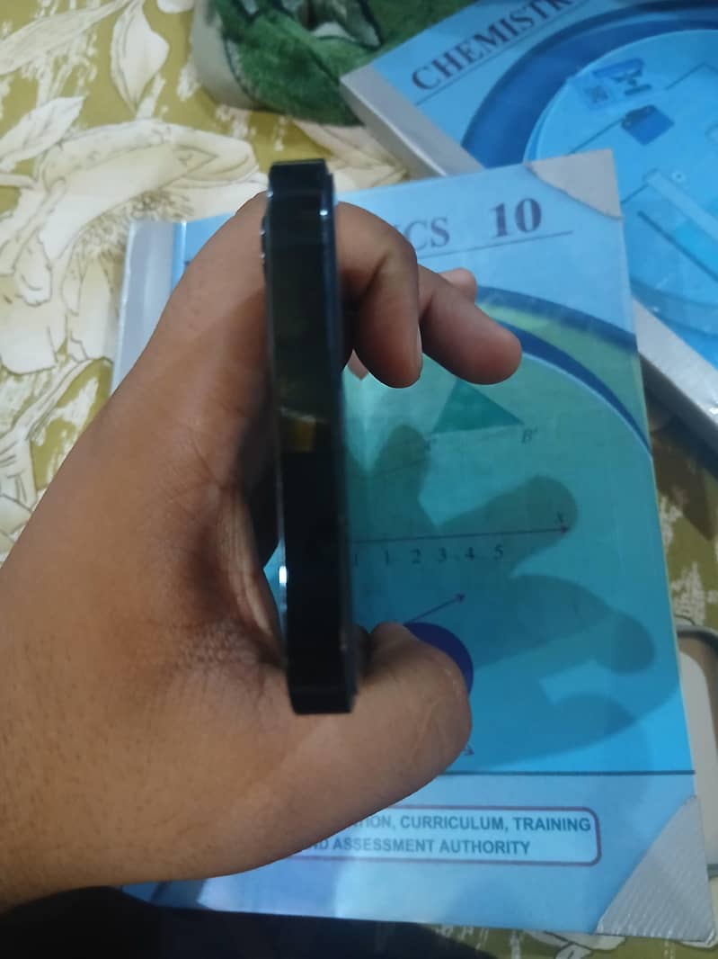 Apple iPhone 12 Pro 4