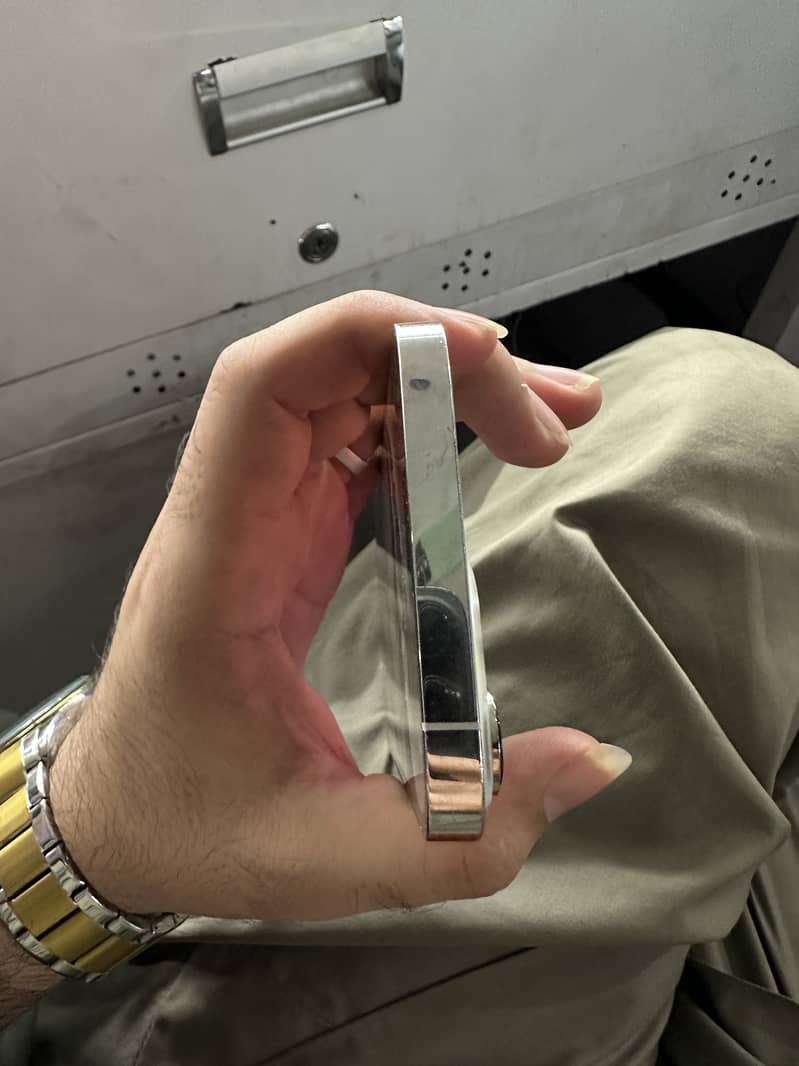 Apple iPhone 13 Pro Max 3