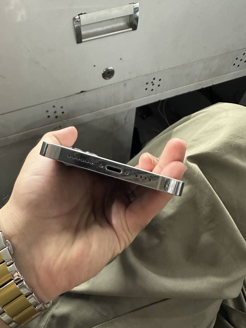 Apple iPhone 13 Pro Max 5