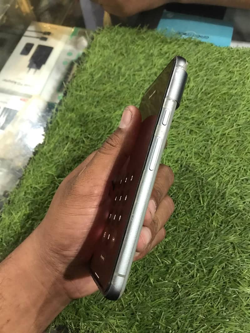 Google Pixel 8 5