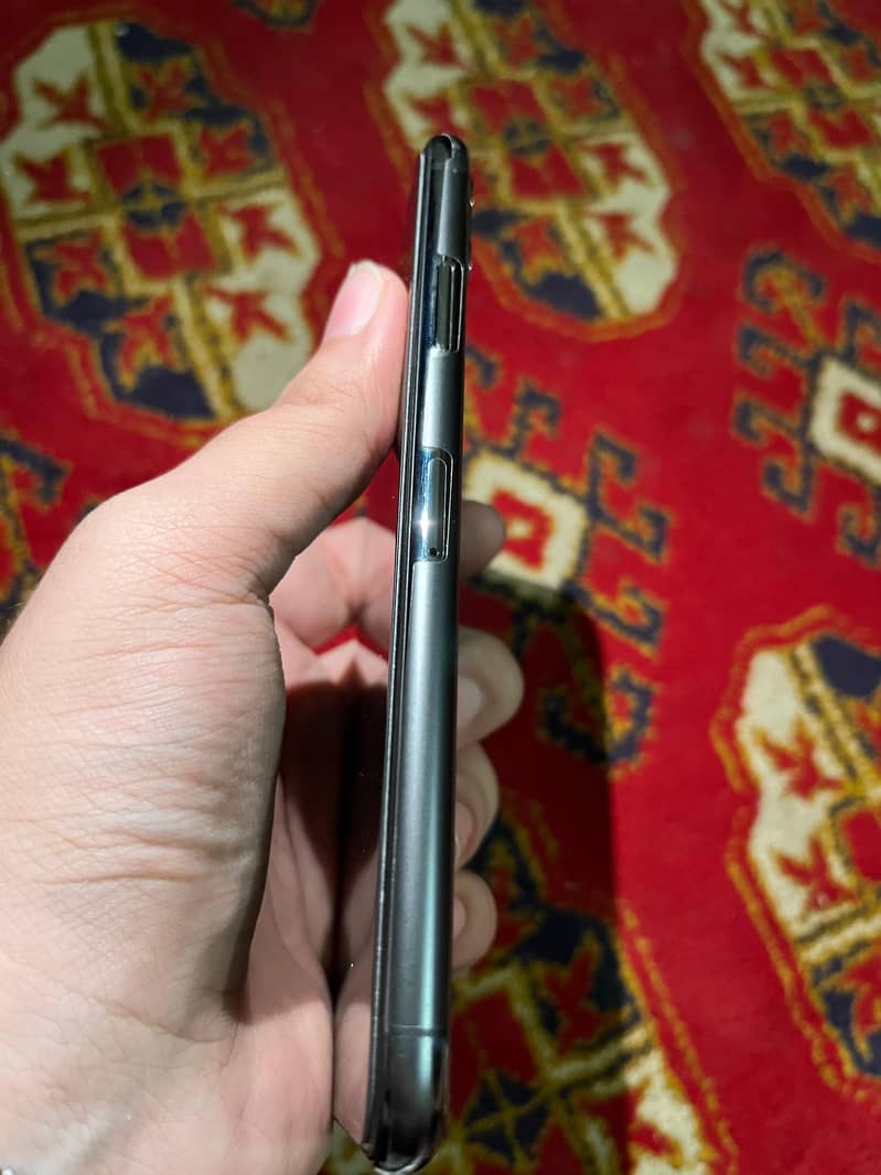 iPhone 11 Pro Max 1