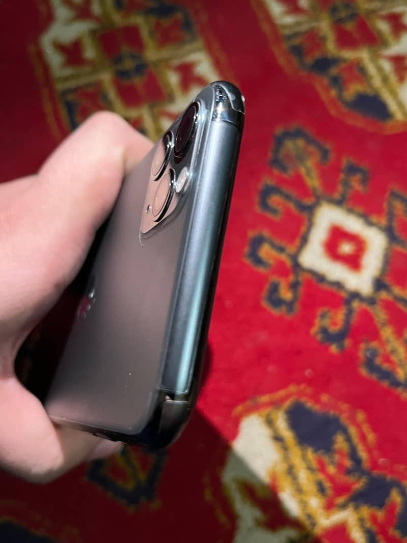 iPhone 11 Pro Max 4