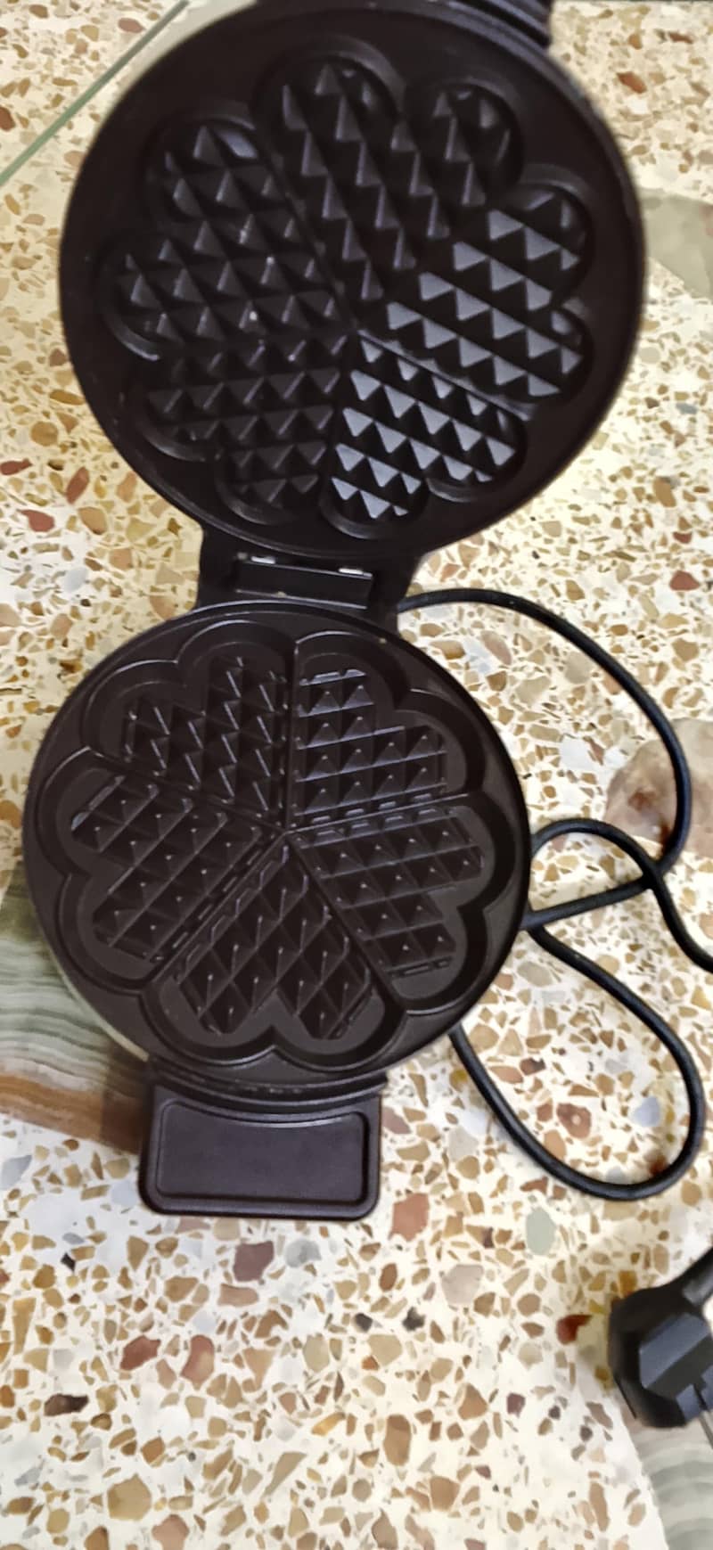 WAFFLE MAKER 0