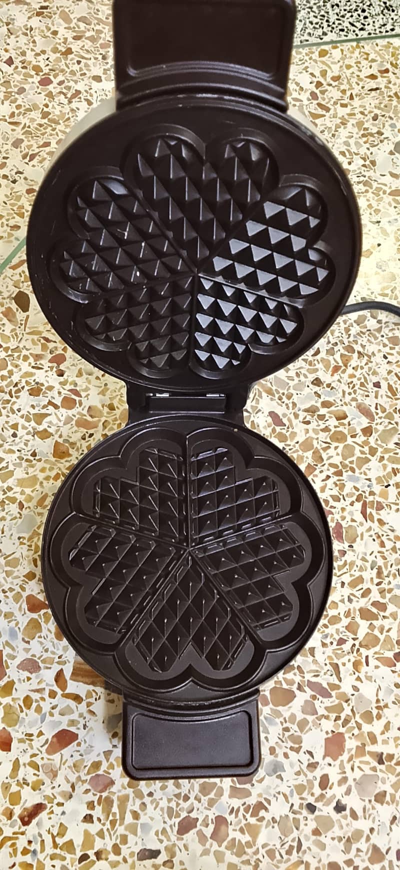 WAFFLE MAKER 5