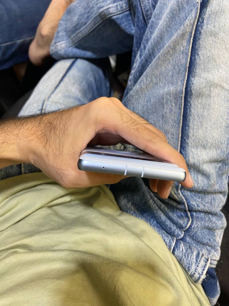 Google Pixel 7a 5