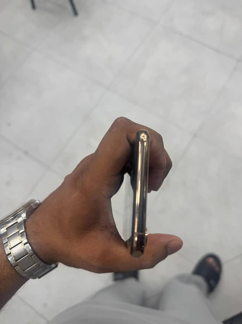 Apple iPhone XS Max 1