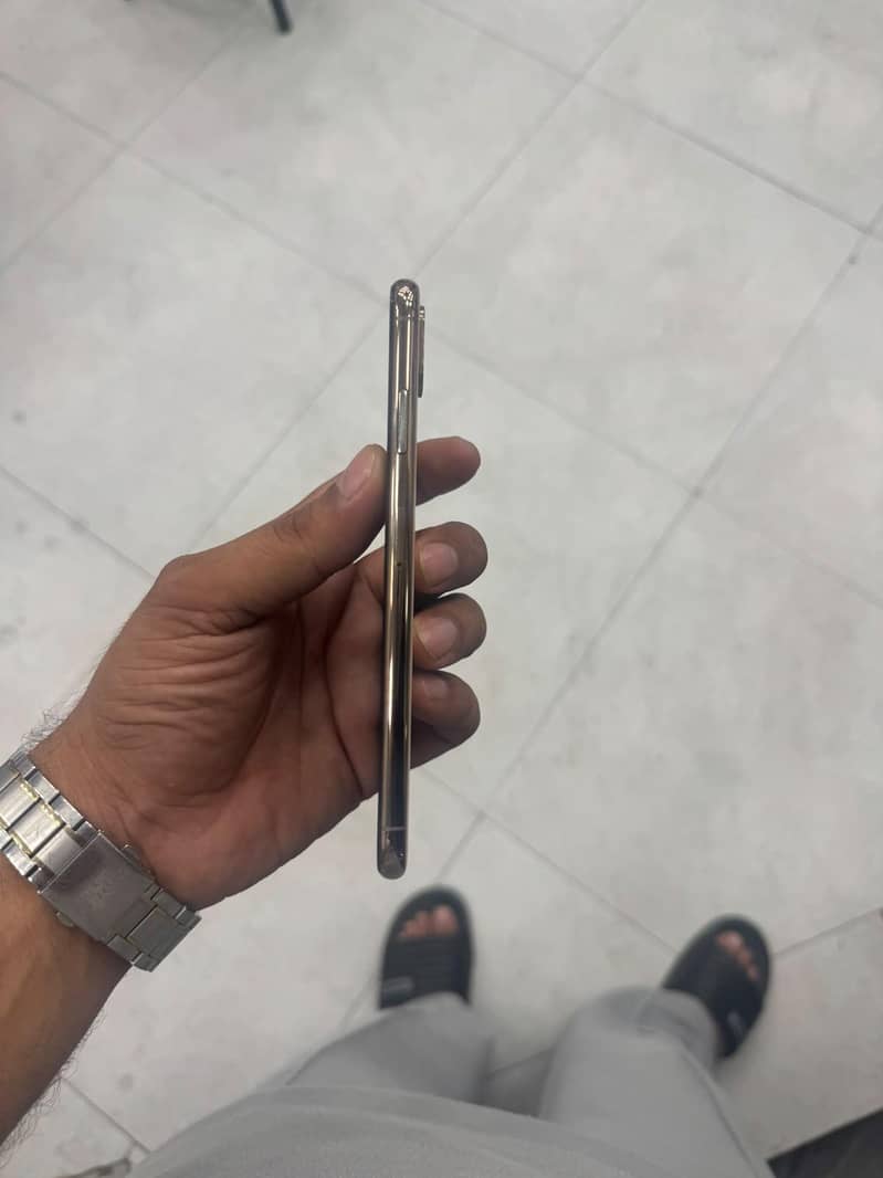Apple iPhone XS Max 5