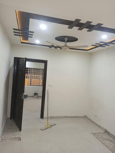 F-10 Size 20*40 Renovated Tile Flooring House For Sale