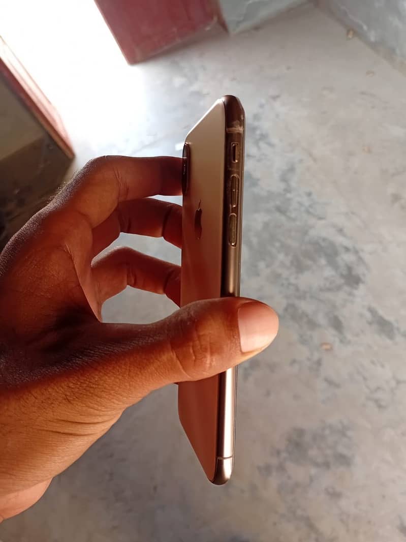 Apple iPhone XS 1