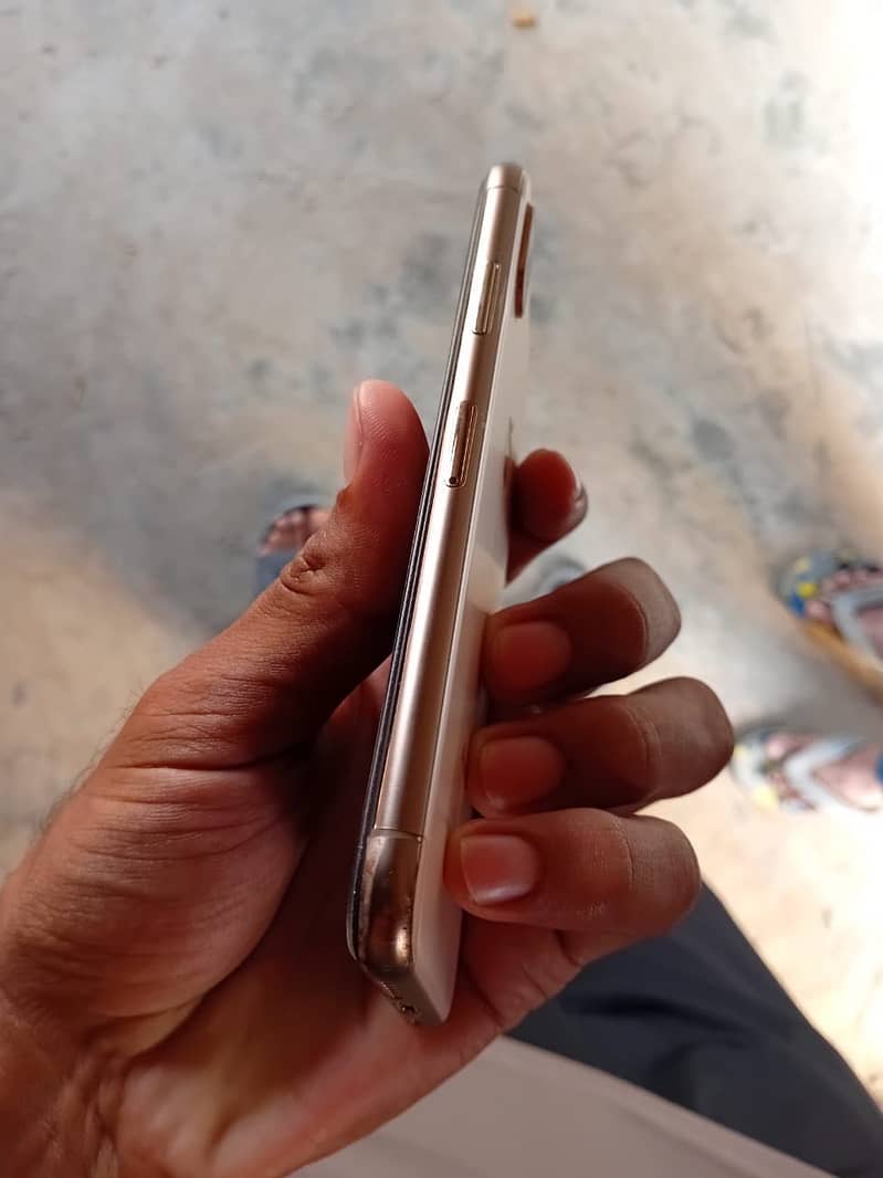 Apple iPhone XS 3