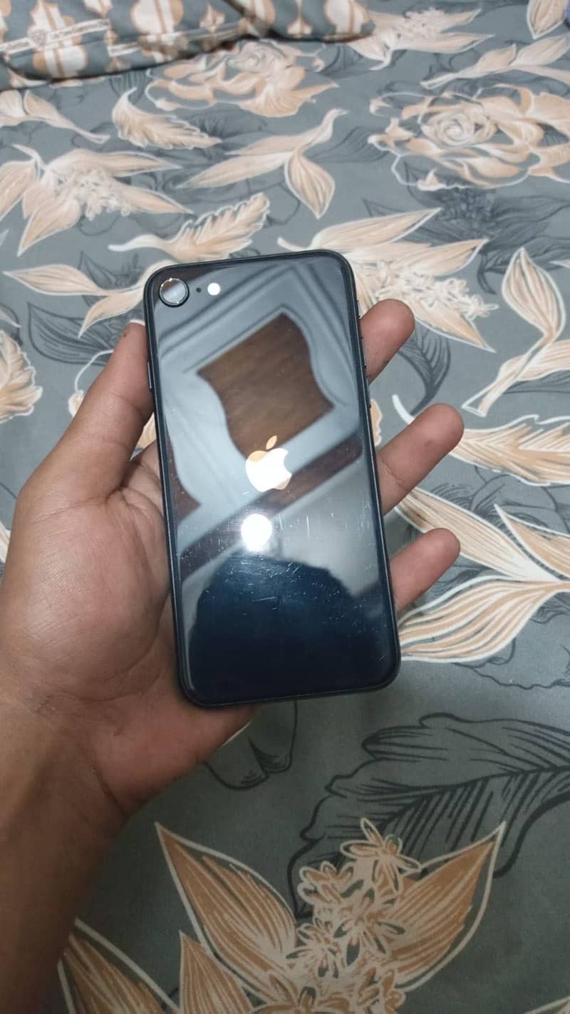 Apple iPhone SE 10