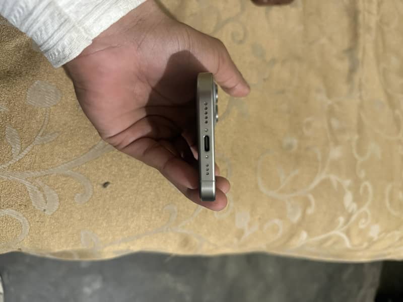 Apple iPhone 15 Pro 1