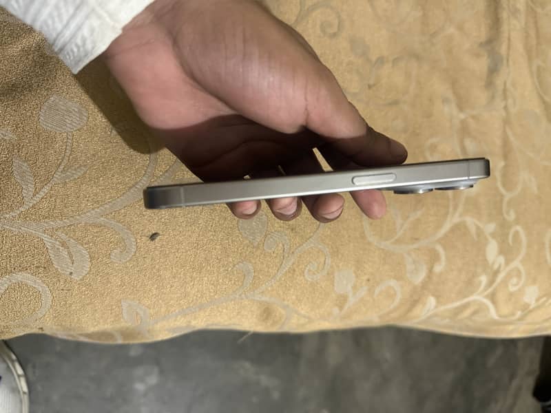 Apple iPhone 15 Pro 2