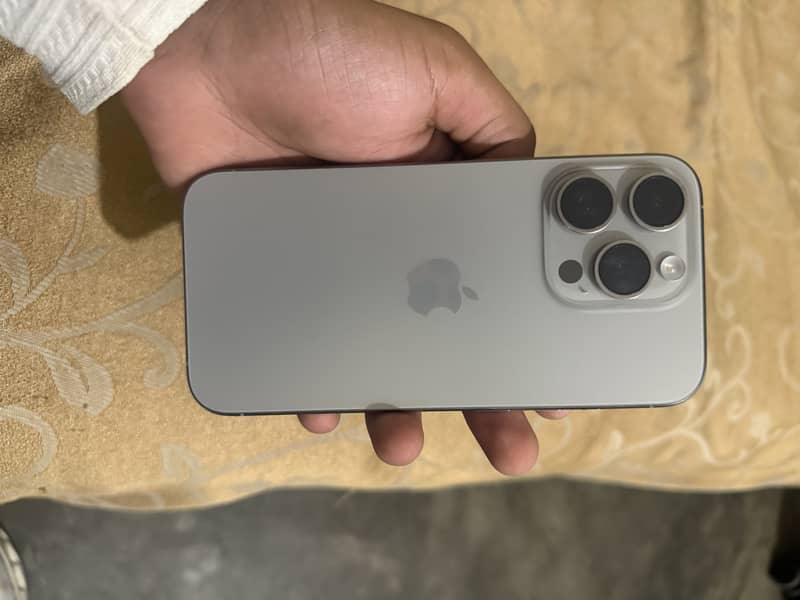 Apple iPhone 15 Pro 3