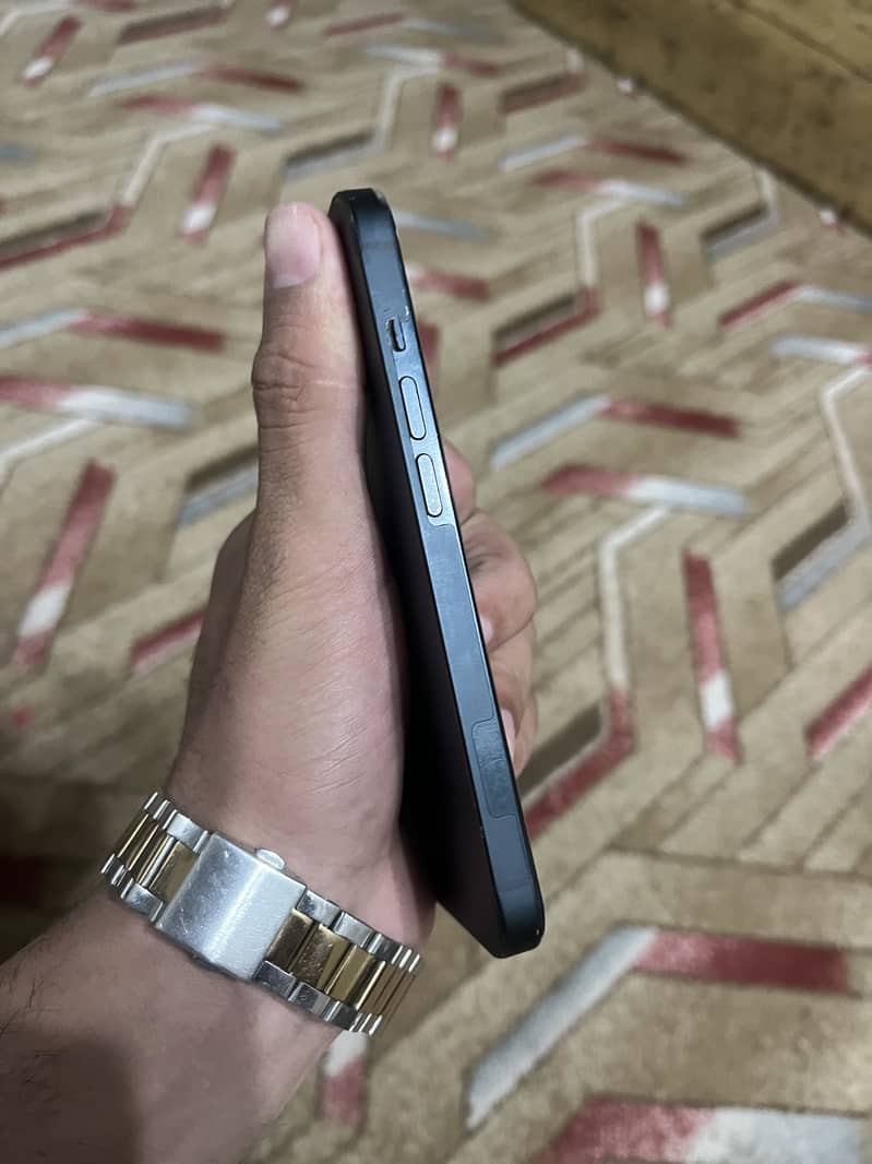 iPhone 14 3