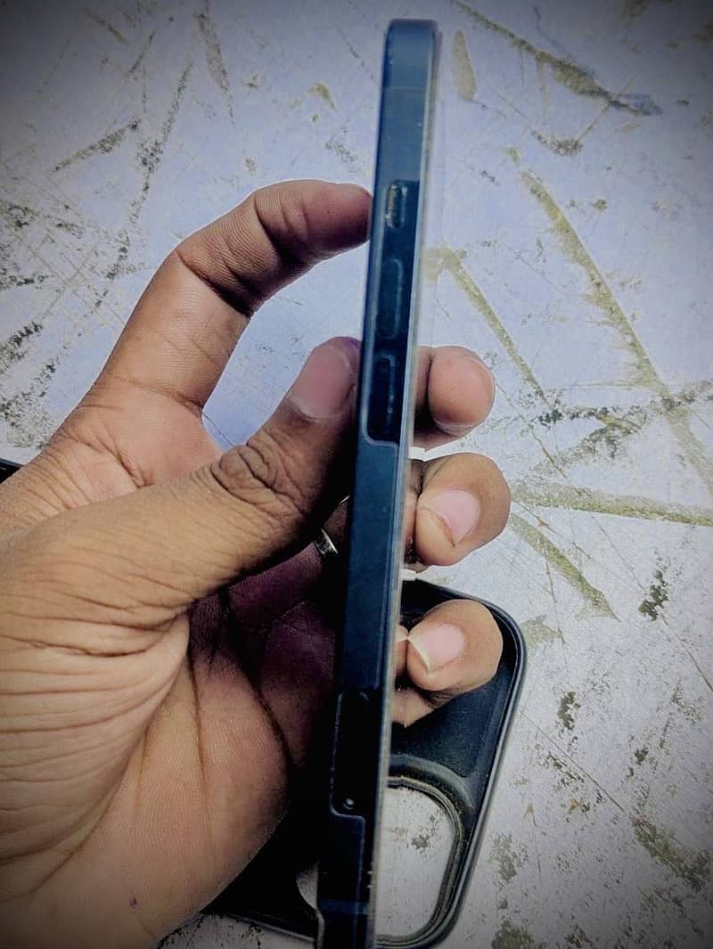 Apple iPhone 13 2