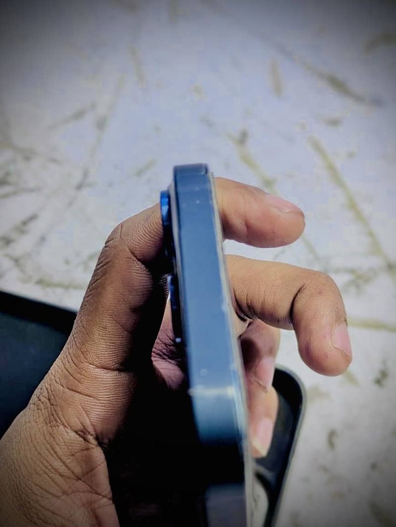 Apple iPhone 13 3