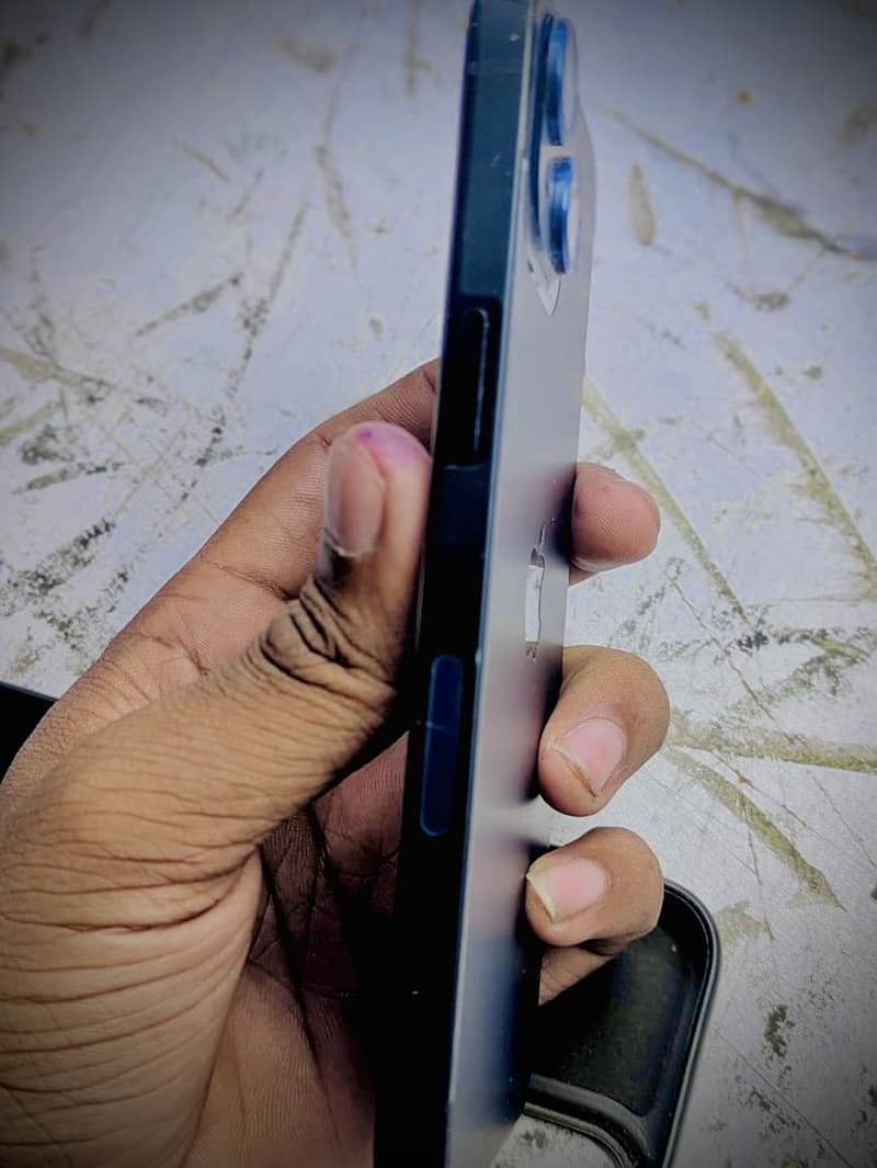 Apple iPhone 13 4