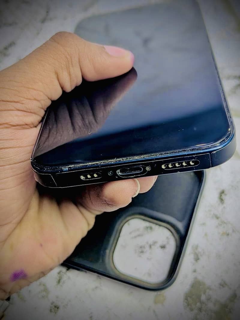 Apple iPhone 13 5