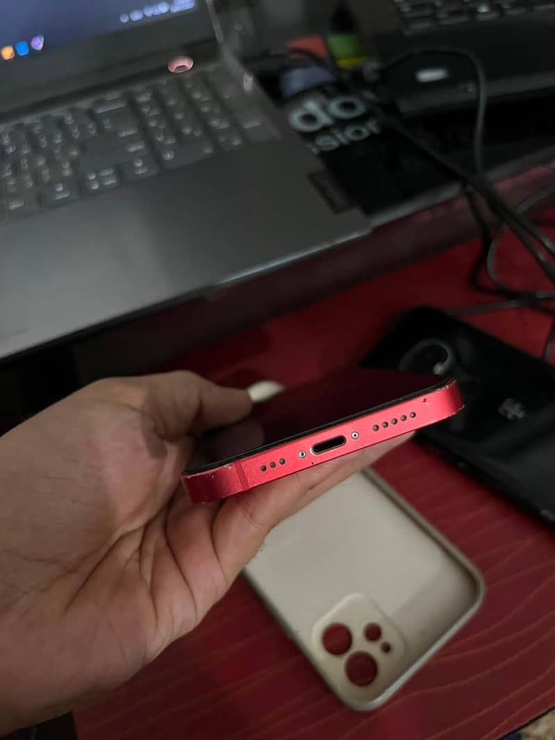 Apple iPhone 12 4