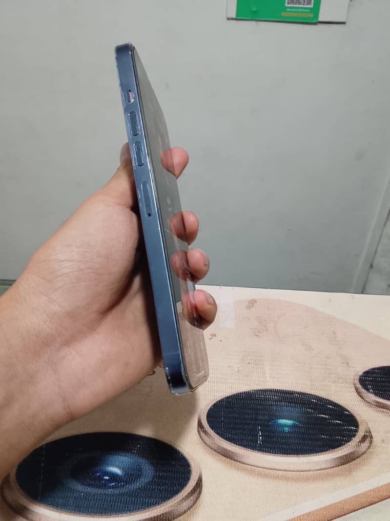 Apple iPhone 13 Pro Max 4
