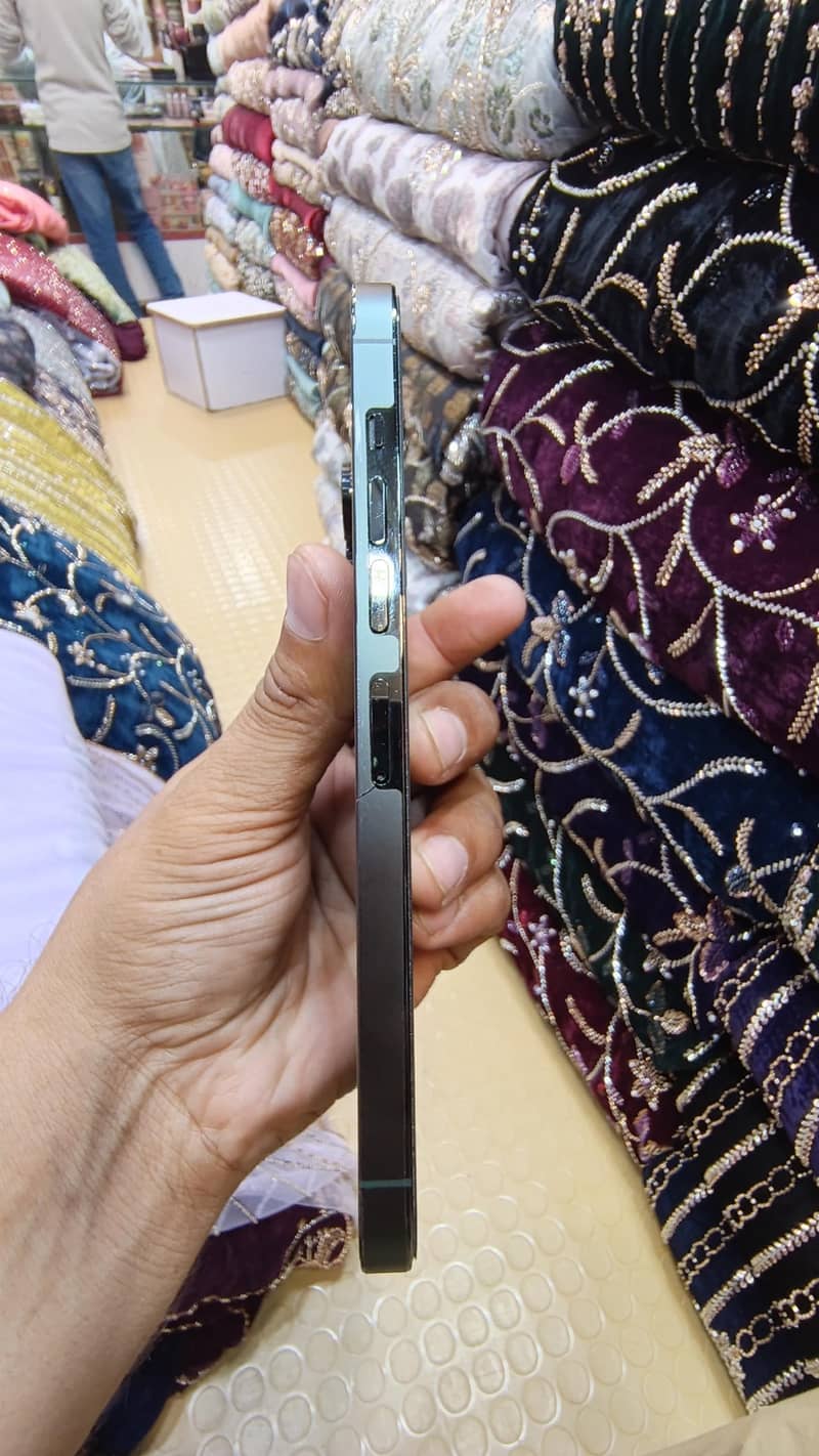 Apple iPhone 13 Pro Max 4