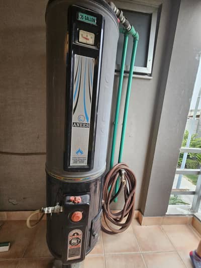 conventional storage gas geyser / water heater
