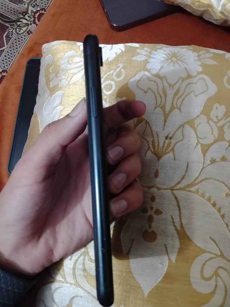 iPhone XR 7