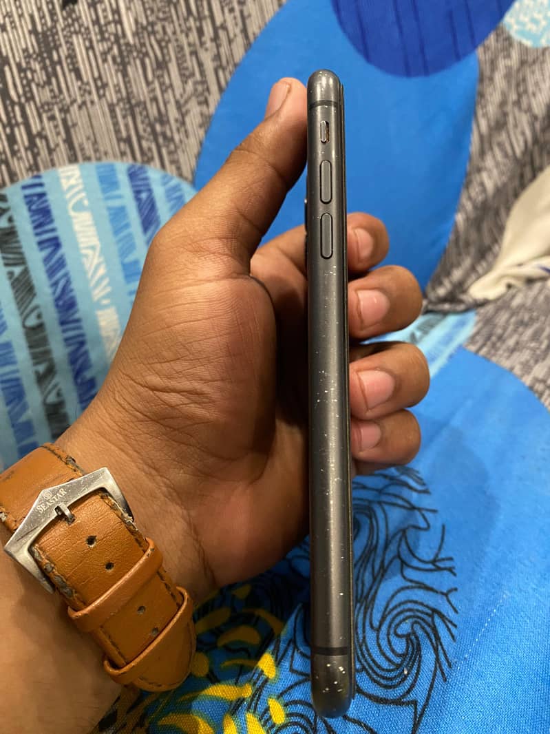 Apple iPhone 11 3