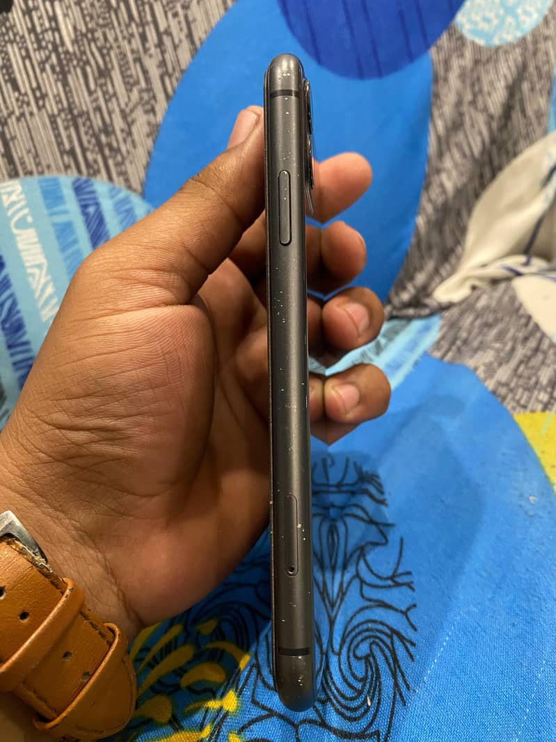 Apple iPhone 11 4