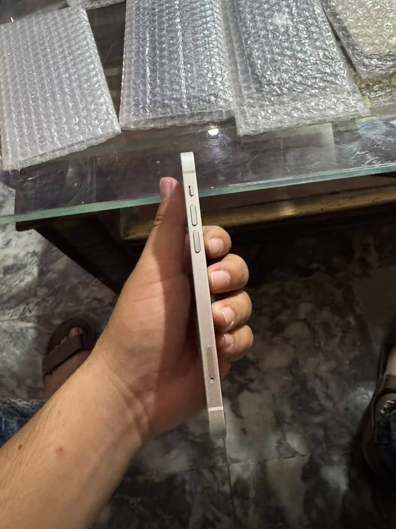 Apple iPhone 12 4