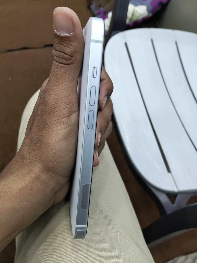 Apple iPhone 15 4