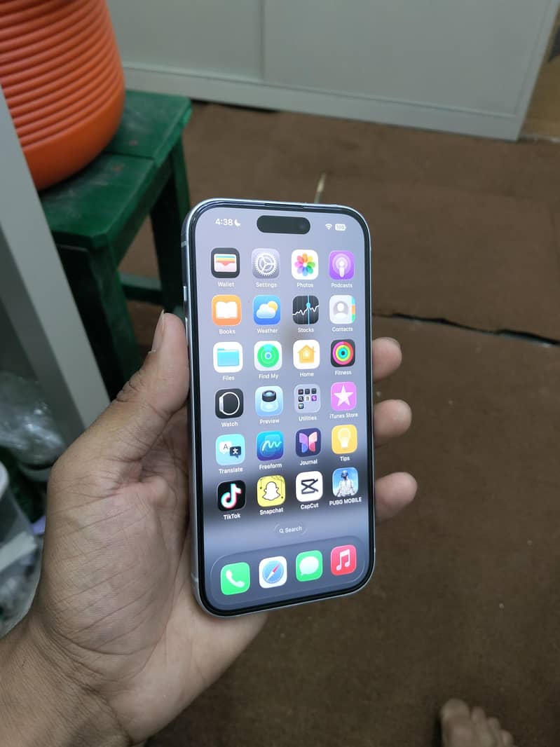 Apple iPhone 15 6