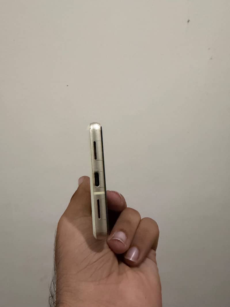 Google Pixel 7 4