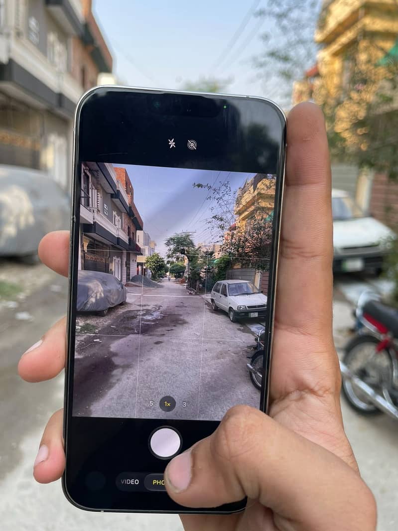 Apple iPhone 13 Pro Max 2