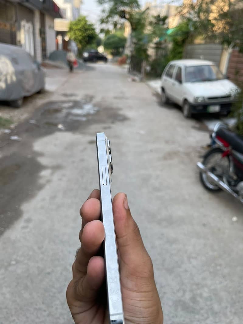 Apple iPhone 13 Pro Max 3