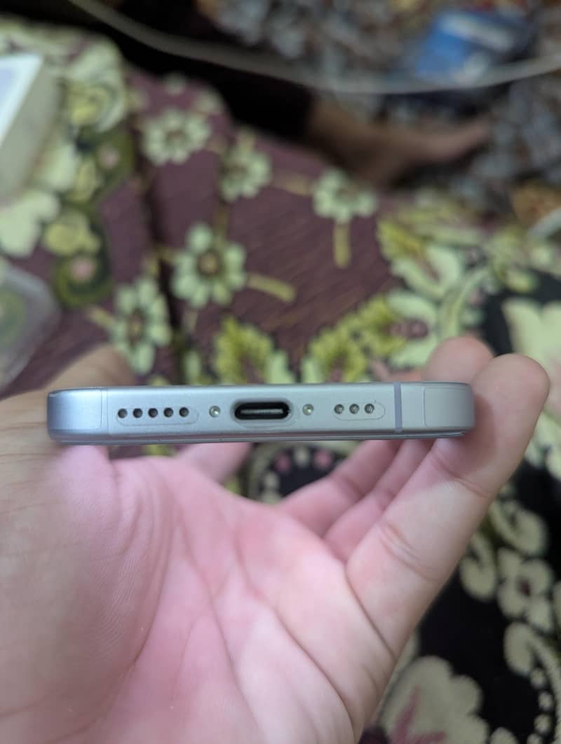 Apple iPhone 17 7