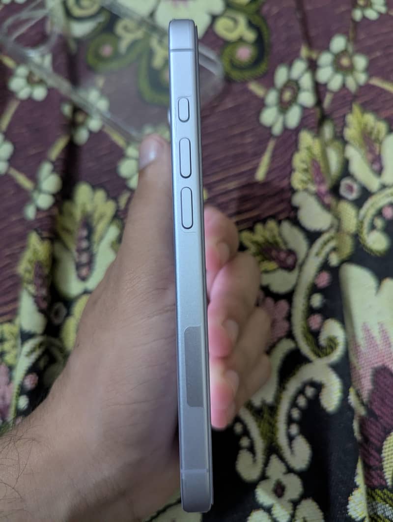 Apple iPhone 17 8