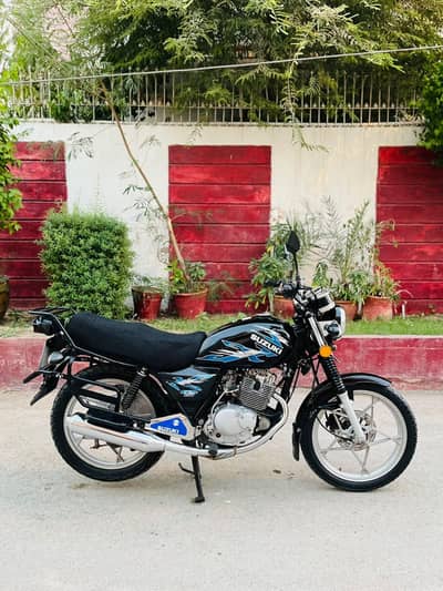 Suzuki GS 150 2022