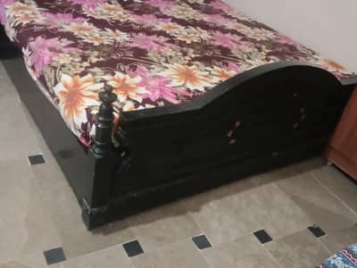 full sized double bed- black wooden-strong hyd