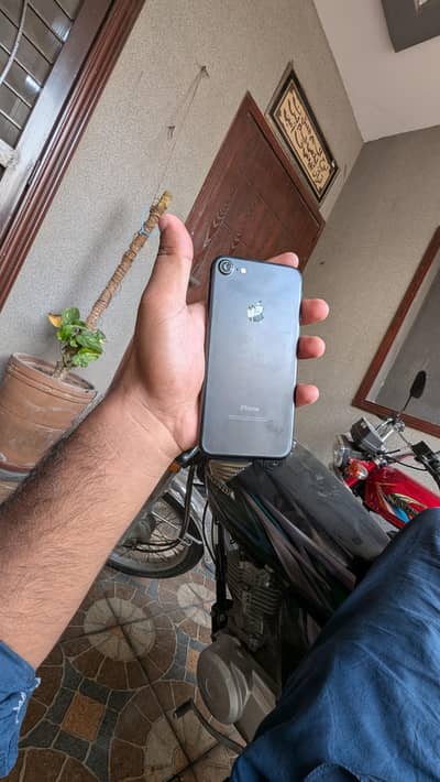 Apple iPhone 7
