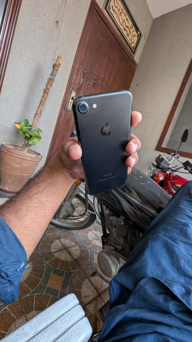 Apple iPhone 7 2
