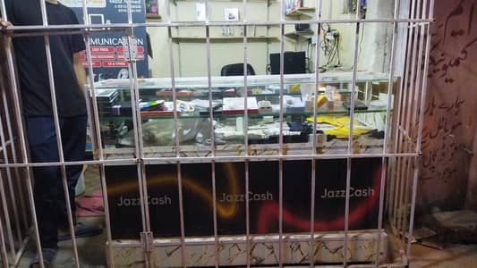 Mobile communication shop counter and accessories