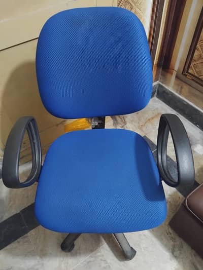 Office revolving chair for sale ( 6 chairs)
