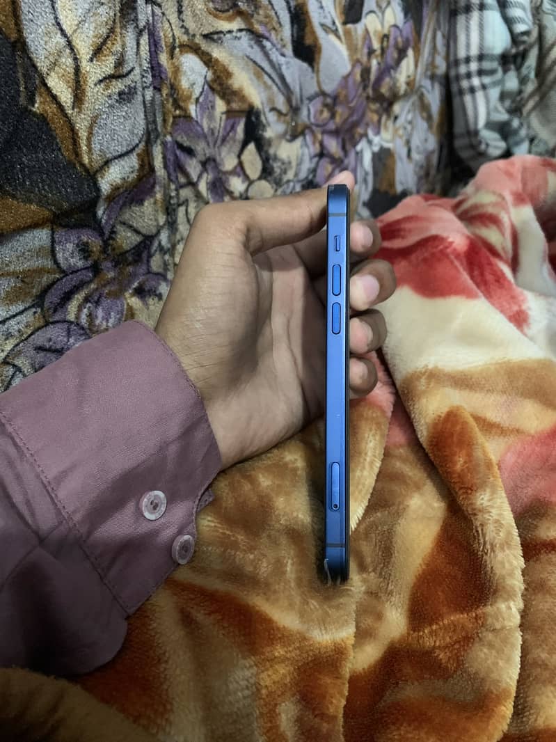Apple iPhone 12 2