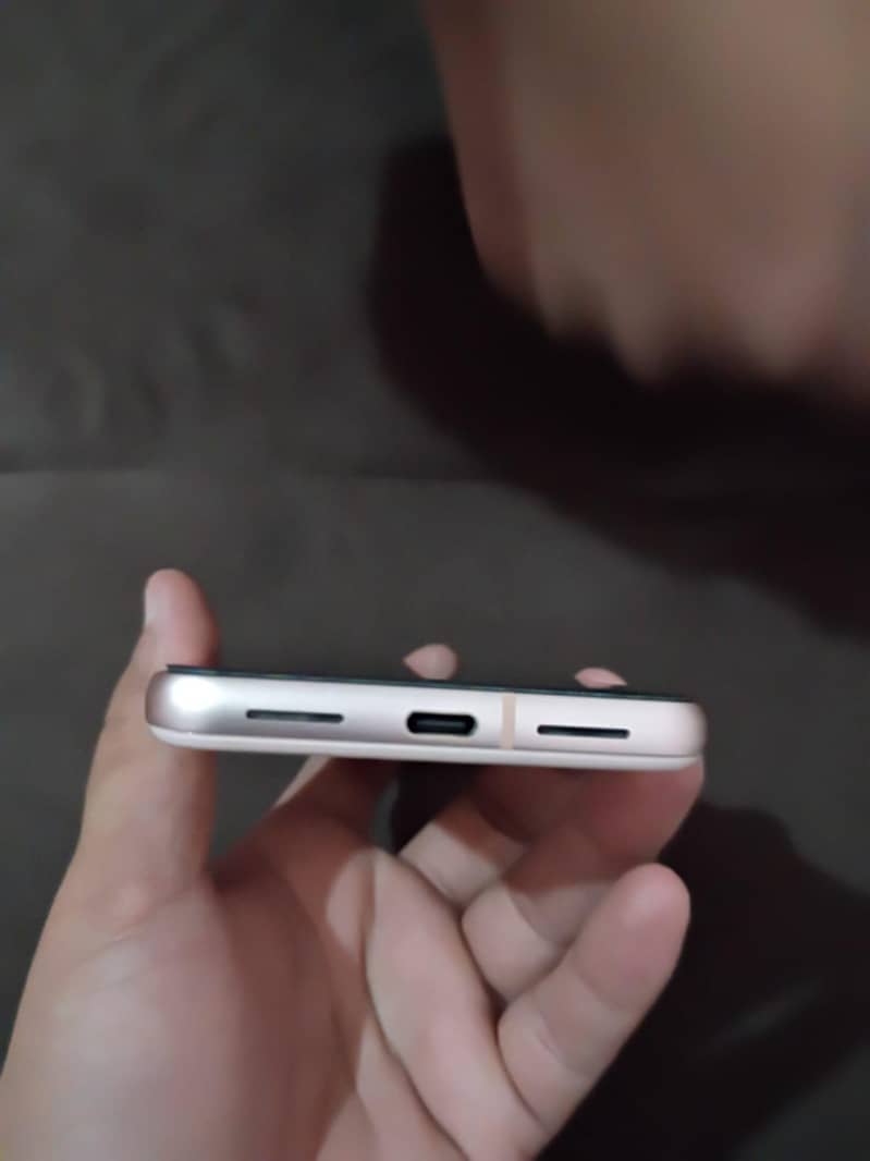 Google Pixel 8 4
