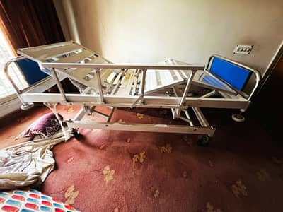 Three Step Hospital Bed/ Without Mattress/Fully Operational