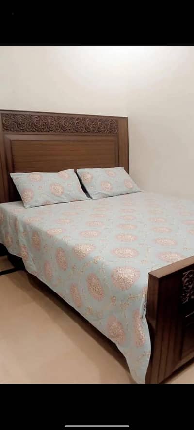 Queen size bed with Molty Mattress -Only 8 months used
